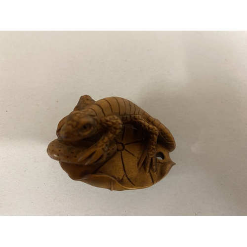 136 - Fruitwood Netsuke, Signed - Lizard