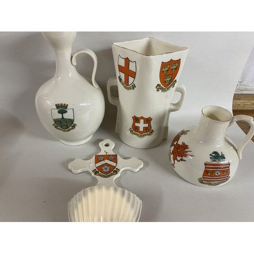 68 - 4 x Large Goss Crested Items - Small chip on large Jug