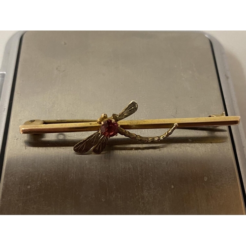 153 - 9ct Gold Bra Brooch with Dragonfly & Pink Stone - Weight 1.2g