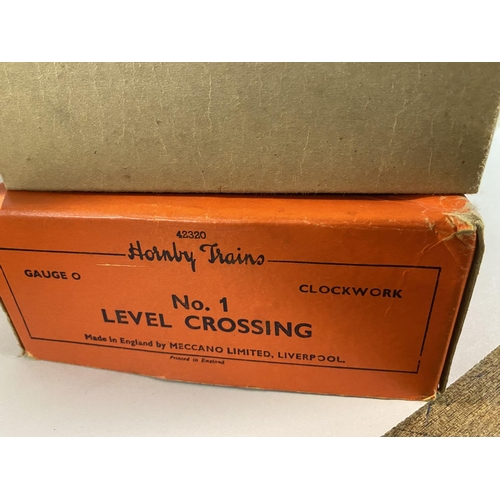 64 - Hornby Boxed 'o' Gauge Level Crossing