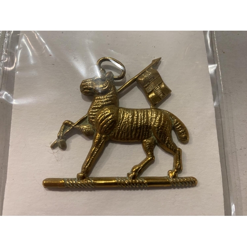 15 - 2 x Military Badges - Horse & Flag