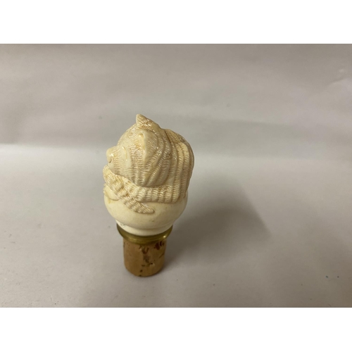 251 - Vintage Bone Topped 'Cat' Bottle Stop