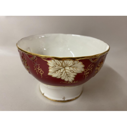 204 - Royal Crown Derby 'Red Vine' 5