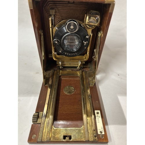 Vintage Compur Camera in Wood/Brass Box
