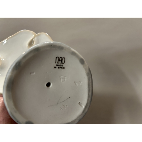 136 - Lladro Nao 10
