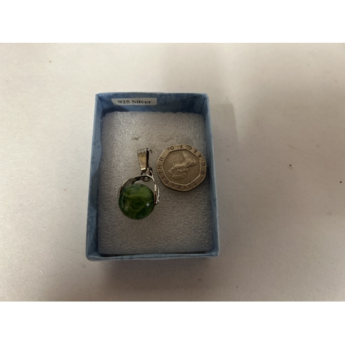 176 - 925 Silver & Agate Pendant