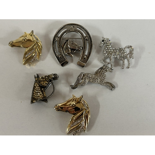 171 - 6 x Vintage Horse Themed Brooches