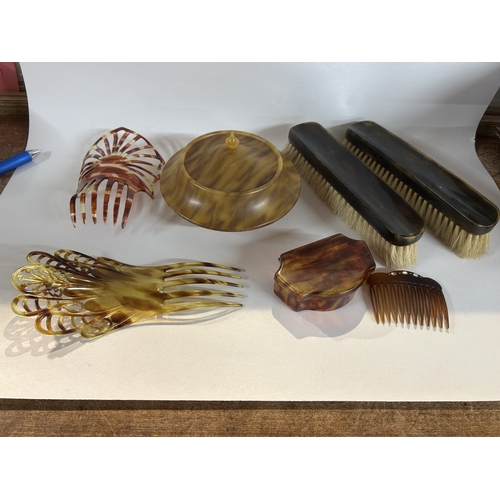 173 - 1930's Dressing Table Items inc. Bakelite
