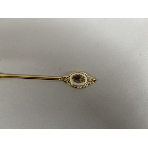 154 - Royal Albert Old Country Roses Cake Slice Server