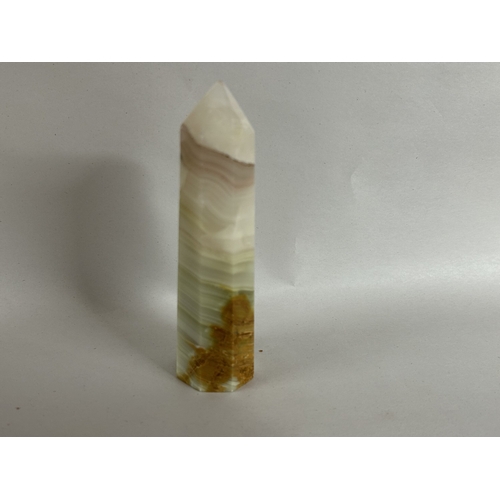 246 - Onyx 12cm Tower