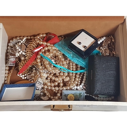 45 - Jewellery box and contents