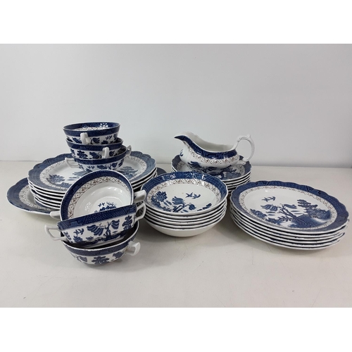 364 - Box of Willow pattern dinnerware 32 pieces