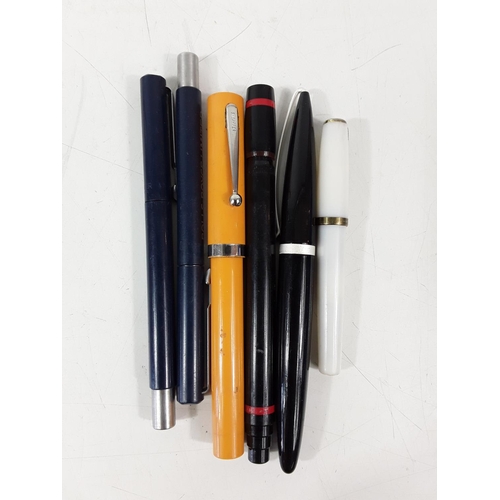 652 - Vintage pens