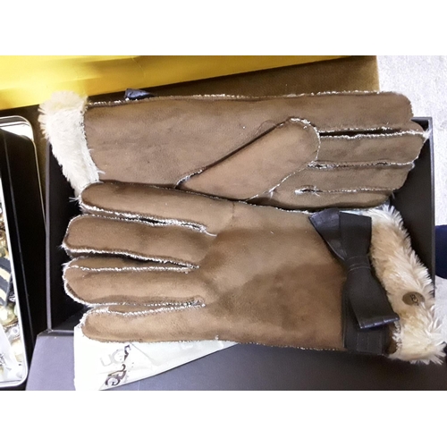 215 - Boxed pair of gloves marked UGGS