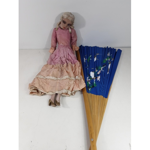 90a - Large vintage fan and vintage doll