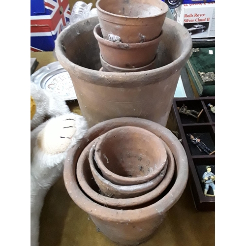 126 - Vintage flower pots