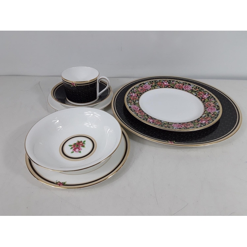 393 - Wedgwood Cleo pattern Tea and dinner service