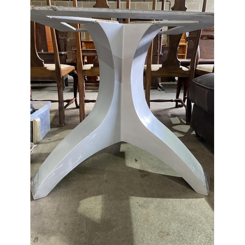 107 - LARGE MODERN DESIGN METAL TABLE BASE