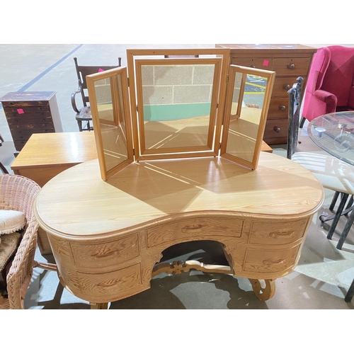 21 - PINE KIDNEY SHAPED DRESSING TABLE WITH CARVED WOODEN BASE AND TRIPPLE MIRROR