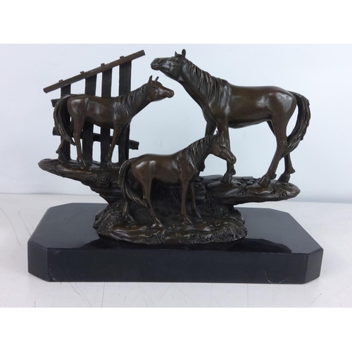 513 - Group of cast bronze horses on marble base approx 28cm long