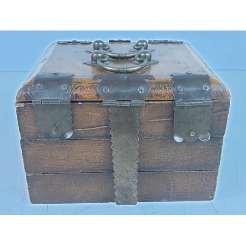 504 - Unusual box and 2 bellows