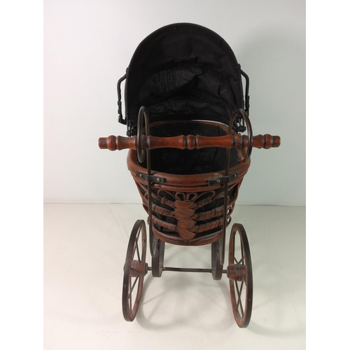 95 - Vintage style dolls pram