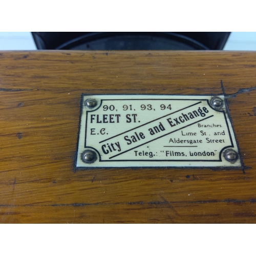 99 - Oak cased epidiascope
W.53cm x H.40cm x D.23cm