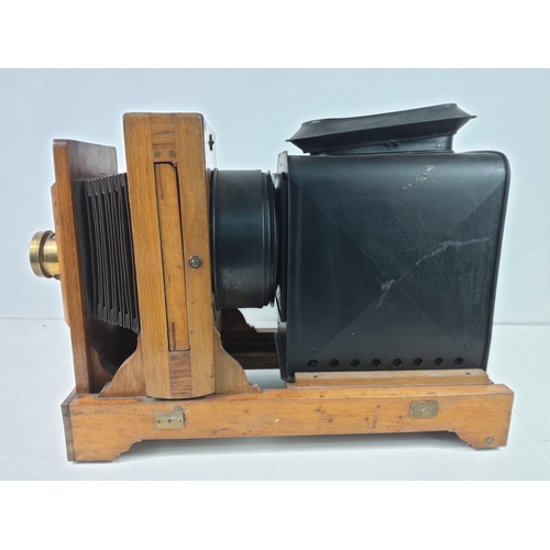 99 - Oak cased epidiascope
W.53cm x H.40cm x D.23cm