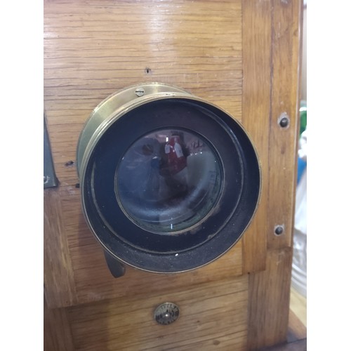 99 - Oak cased epidiascope
W.53cm x H.40cm x D.23cm