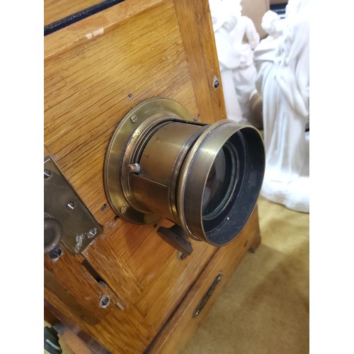 99 - Oak cased epidiascope
W.53cm x H.40cm x D.23cm