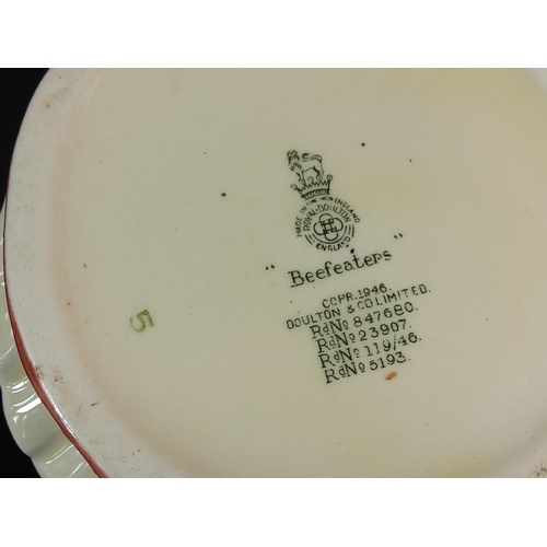 186 - Toby jugs, trinket items etc