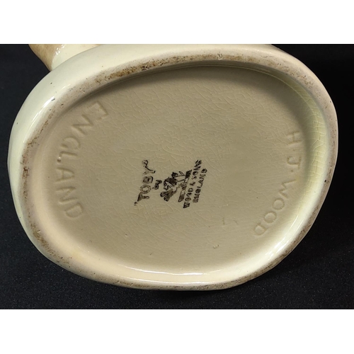 186 - Toby jugs, trinket items etc