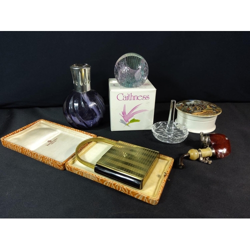 186 - Toby jugs, trinket items etc