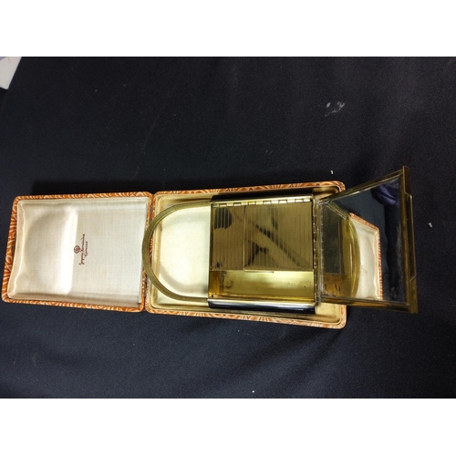 186 - Toby jugs, trinket items etc