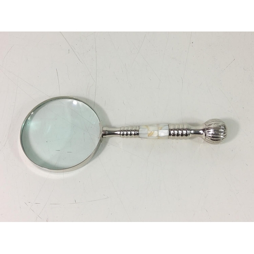 218 - 2 magnifying glasses