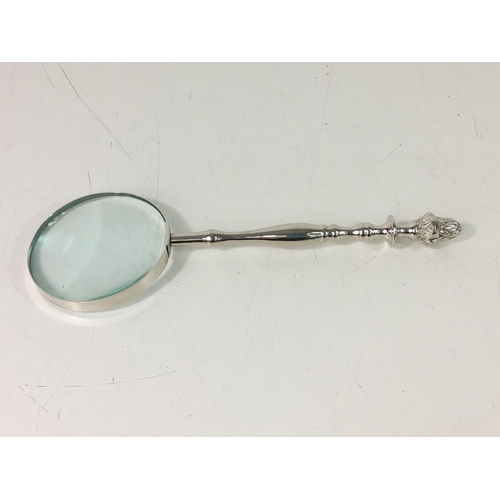 218 - 2 magnifying glasses