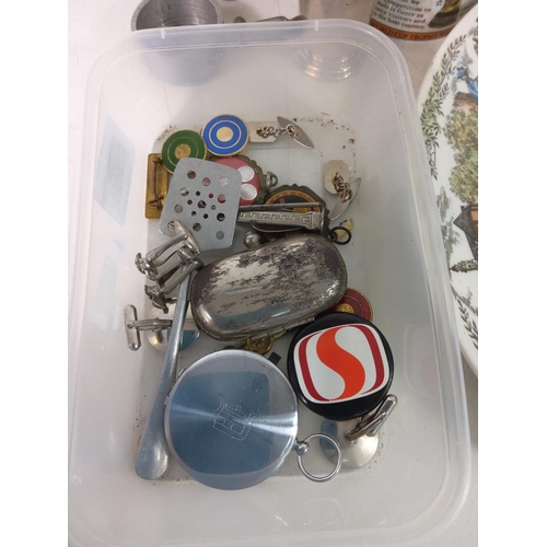 197 - Jewellery, chinaware and storage jars