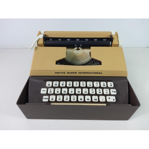 101 - Vintage typewriter
