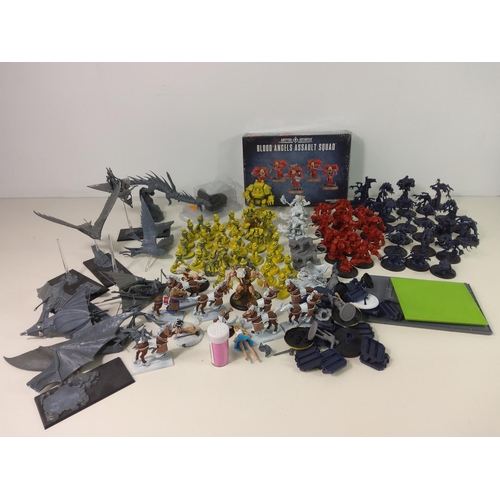107 - Box of various fantasy figures including Warhammer