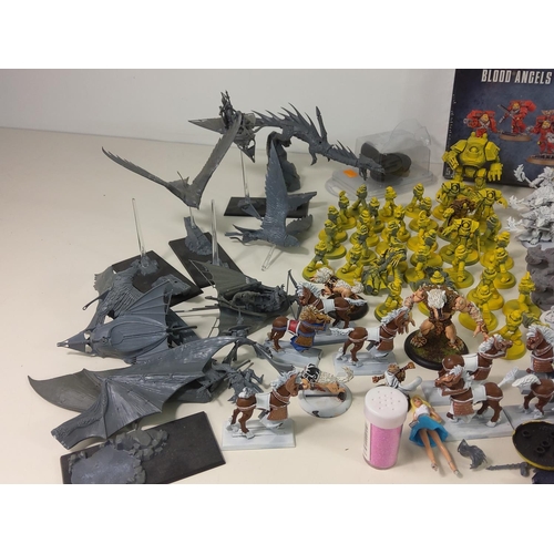 107 - Box of various fantasy figures including Warhammer