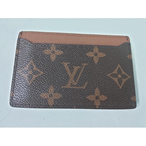 454 - Card wallet (no particular brand)