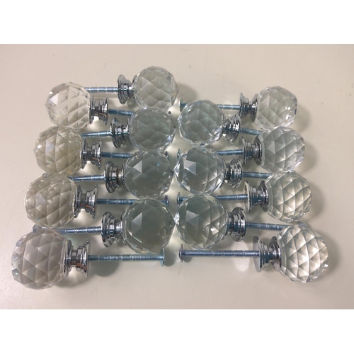 457 - Glass drawer knobs