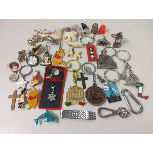 462 - Keyrings, jewellery and interesting items