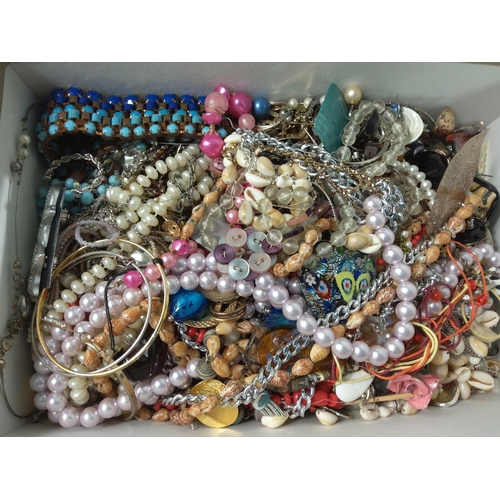 500 - Box of costume jewellery