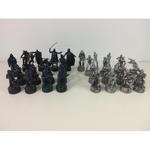 517 - Star Wars chess set