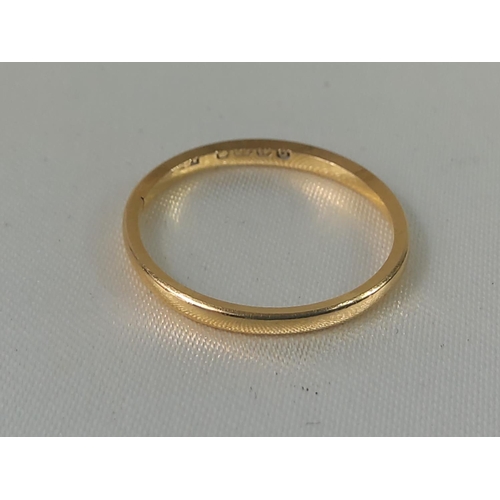 437 - Small 22ct gold wedding band, 1.7g, size K