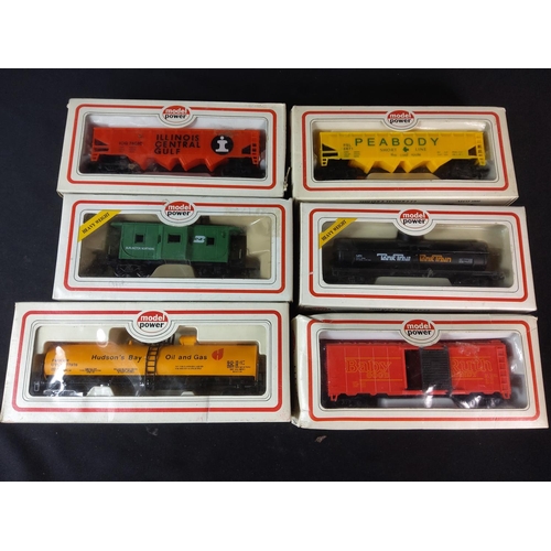 13 - Boxed model railway rolling stock