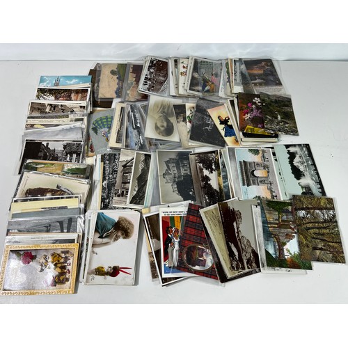 255 - Qty of vintage post cards