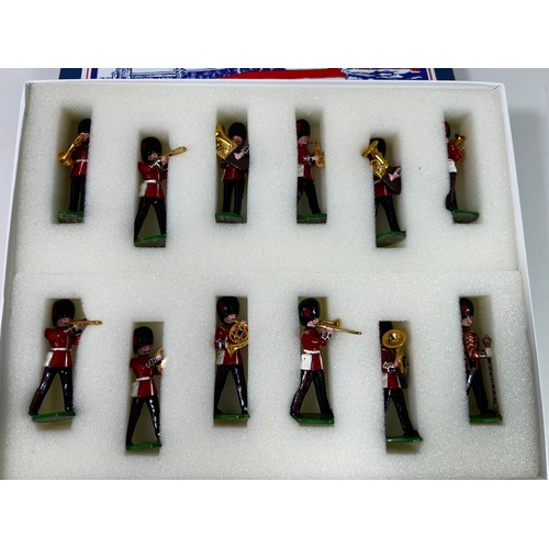 10 - Boxed set of 12 Bandsman soldiers by Ducal