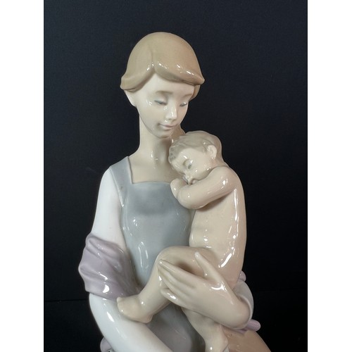 152 - Lladro mother and child